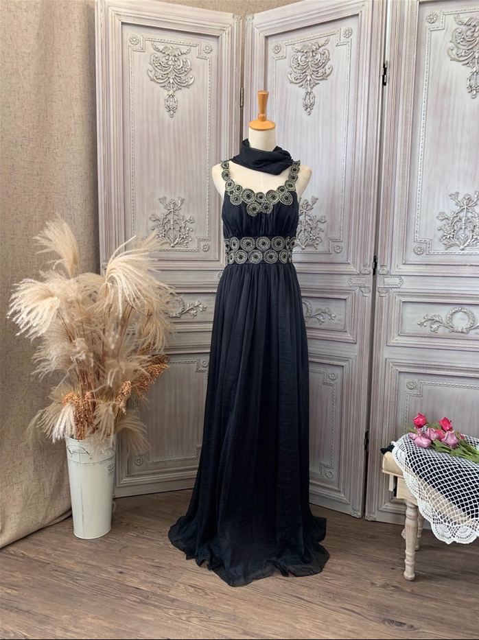 Vintage Court Black Embroidery Circular Pattern Black Diamond Chiffon Long Formal Prom Dress Main image