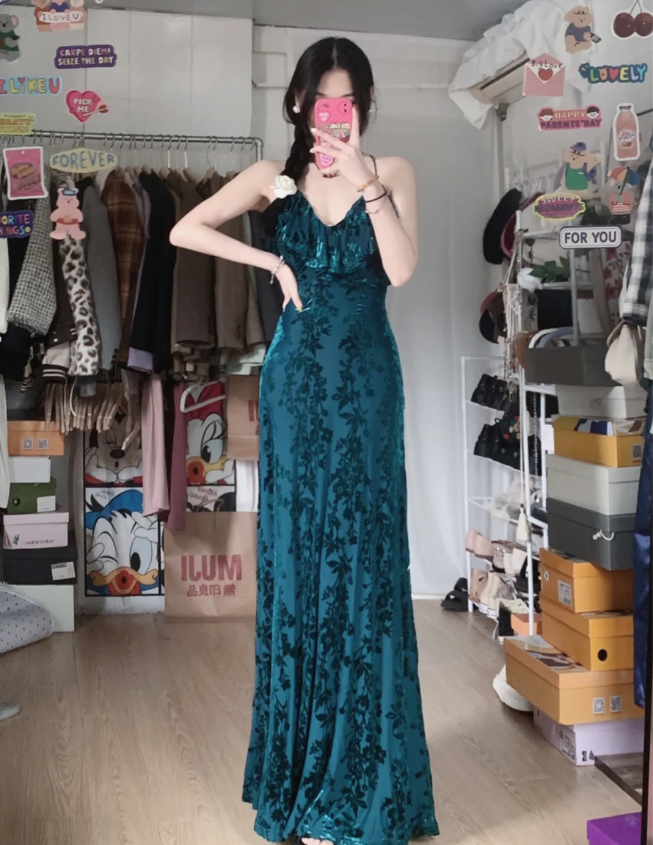 Vintage Court Dark Green V-Neck Ruffled Long Formal Prom Dress