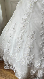 Vintage Court White Round Neck Lace Embroidered Train Ball Gown Wedding Dress