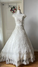 Vintage Court White Round Neck Lace Embroidered Train Ball Gown Wedding Dress