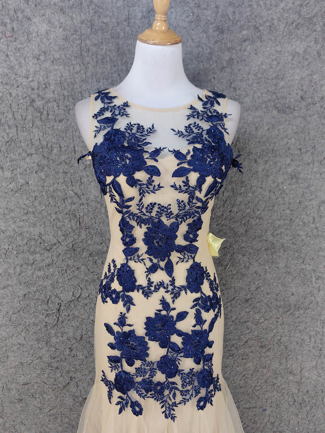 Vintage Cream Navy Mermaid Crew Neck Sleeveless Embroidered Tulle Long Formal Prom Dress Secondary image