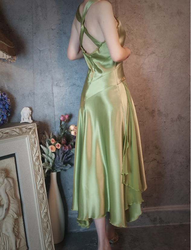 Vintage Elegant Green Deep V-Neck Satin Formal Prom Dress
