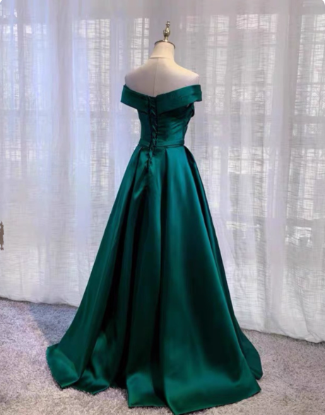 Vintage Emerald Green A-Line Off-The-Shoulder Satin Long Formal Prom Dress