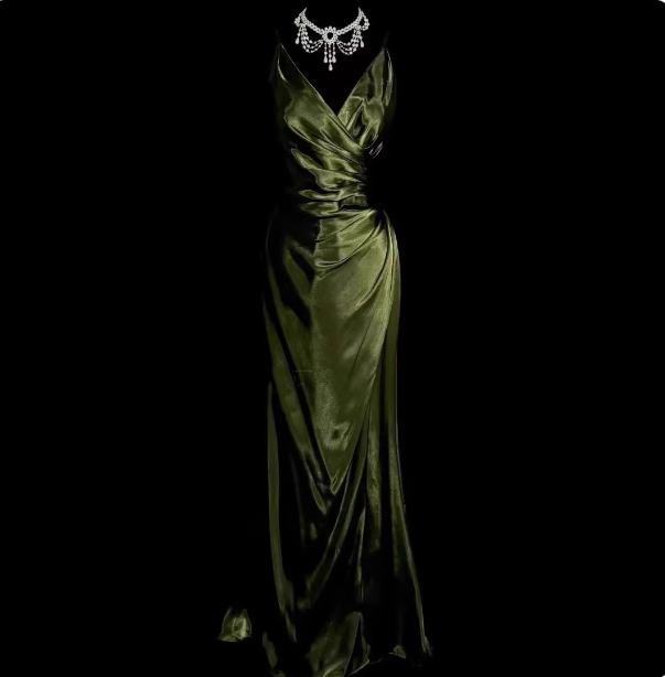Vintage Emerald Green V-Neck Ruffled Satin Long Formal Prom Dress Secondary image