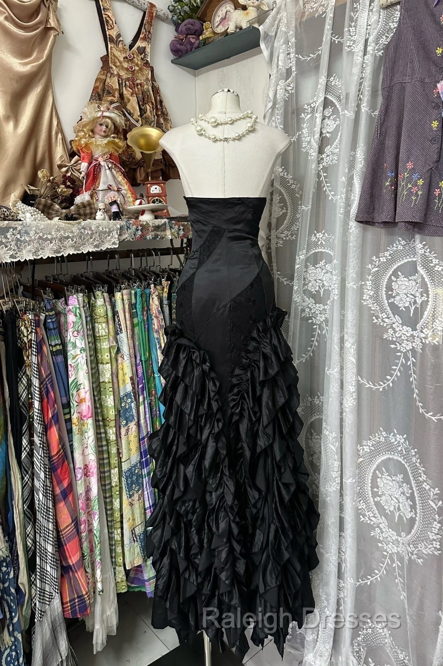 Vintage Fashion Mermaid Sweetheart Black Floor Length Prom Dresses Secondary image