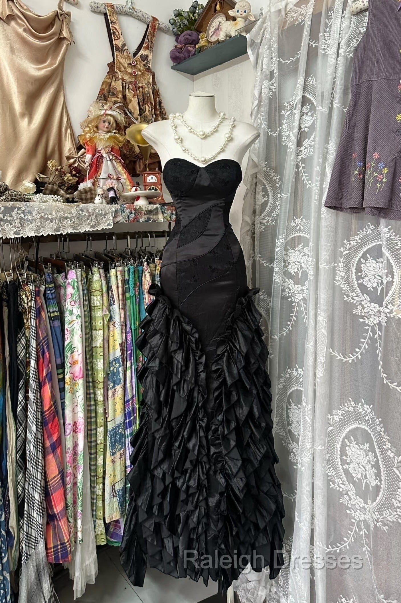 Vintage Fashion Mermaid Sweetheart Black Floor Length Prom Dresses