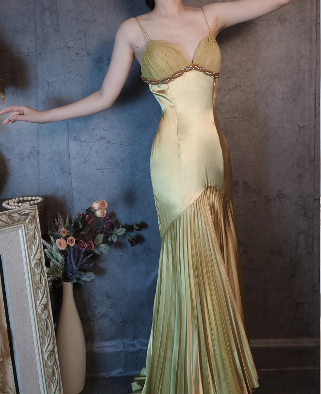 Vintage Green Mermaid Deep V-Neck Pleated Satin Long Formal Prom Dress