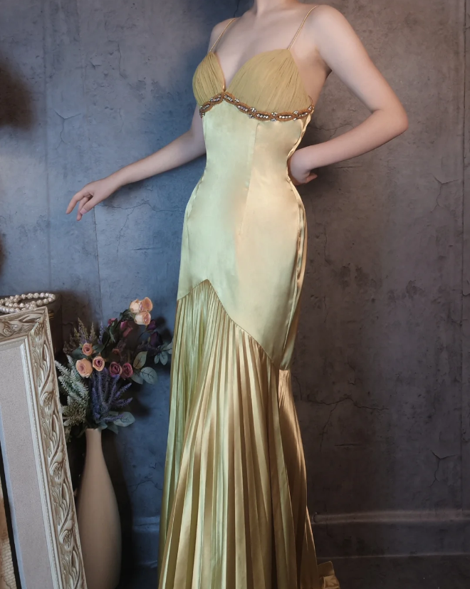 Vintage Green Mermaid Deep V-Neck Pleated Satin Long Formal Prom Dress