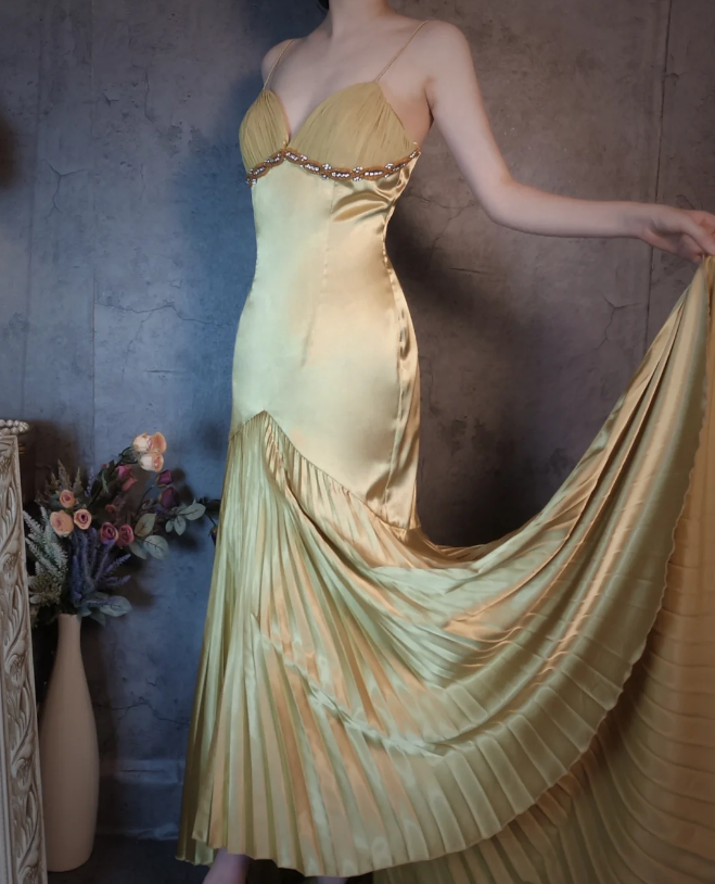 Vintage Green Mermaid Deep V-Neck Pleated Satin Long Formal Prom Dress