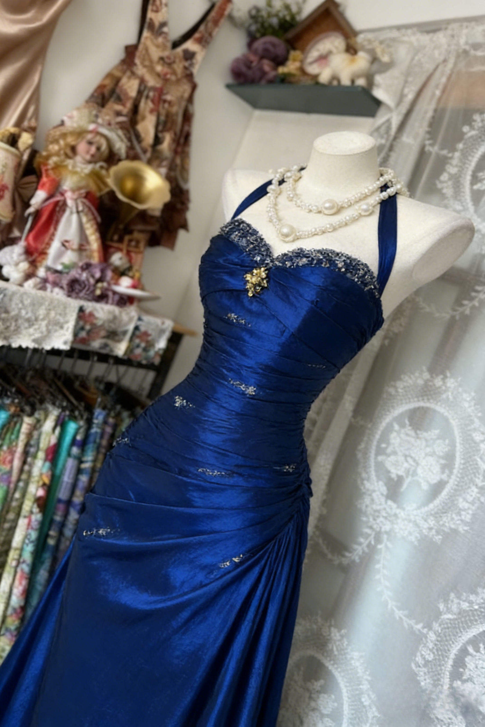 Vintage Halter Sheath Prom Dress Long Beaded Satin Blue Prom Dress Sleeveless Birthday Dress