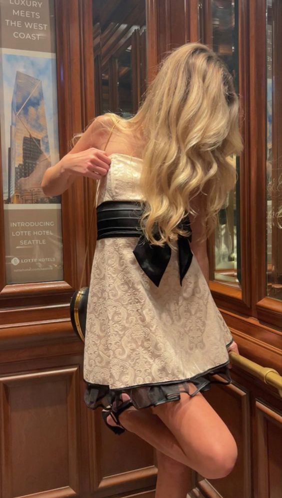 Vintage Light Champagne Strapless Short Homecoming Dresses Mini Prom Dresses Secondary image