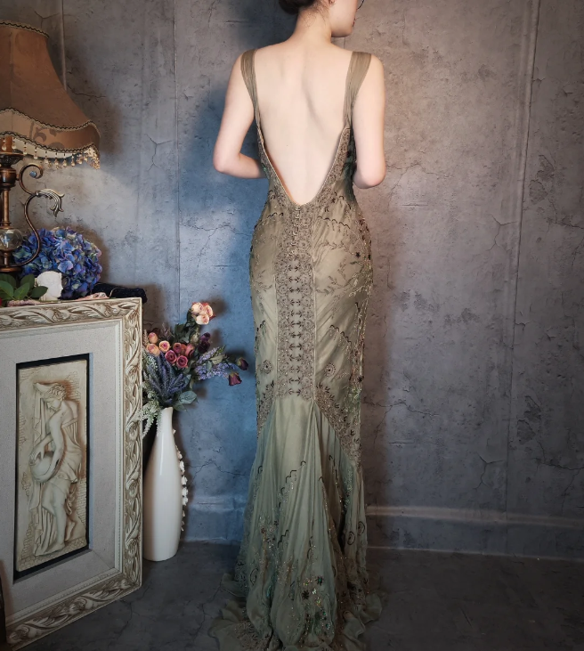 Vintage Luxury Green Mermaid Deep V-Neck Beaded Embroidered Chiffon Long Formal Prom Dress