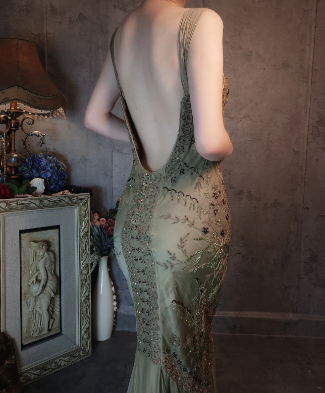 Vintage Luxury Green Mermaid Deep V-Neck Beaded Embroidered Chiffon Long Formal Prom Dress