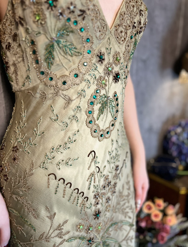 Vintage Luxury Green Mermaid Deep V-Neck Beaded Embroidered Chiffon Long Formal Prom Dress