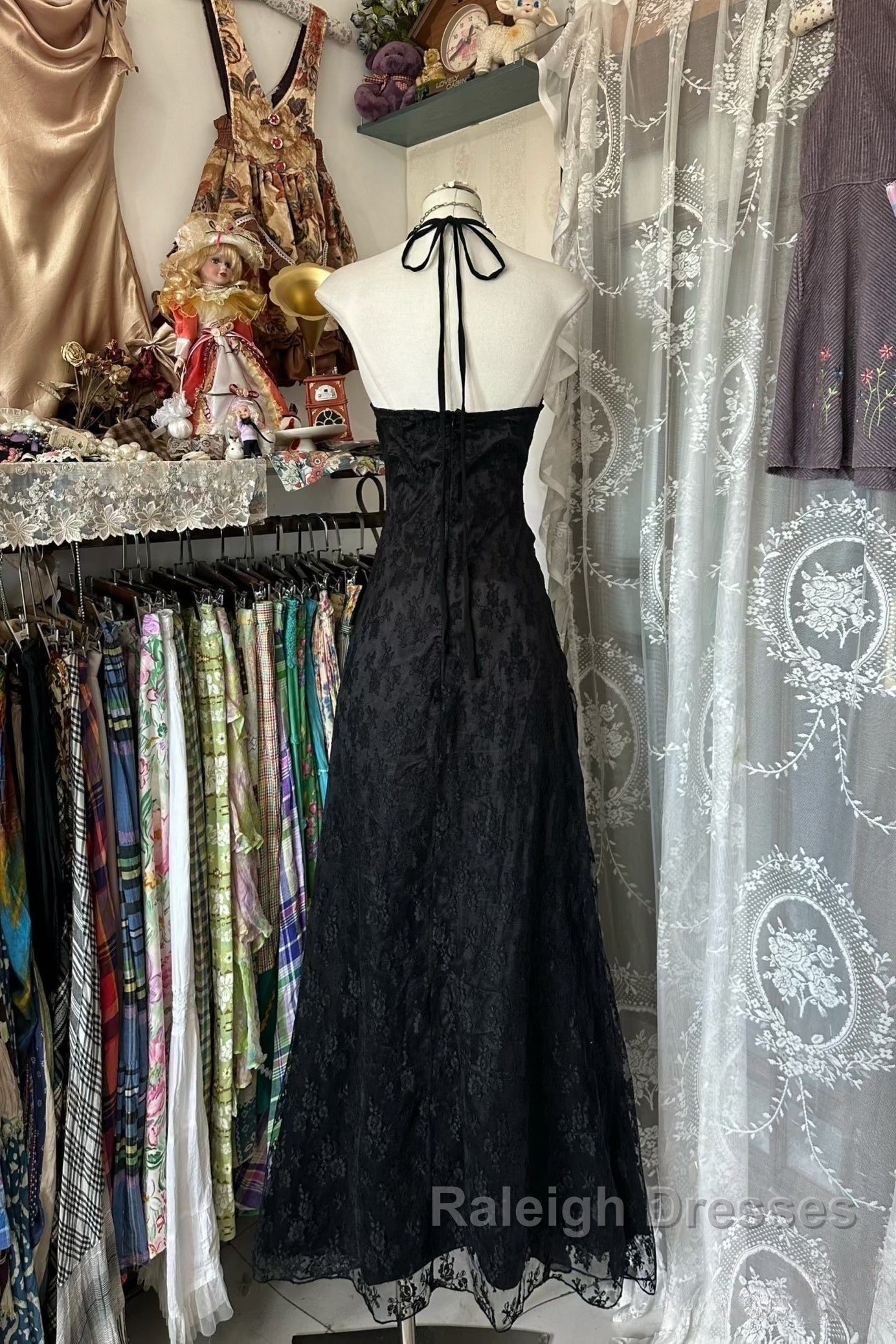 Vintage Mermaid Halter Sleeveless Long Black Lace Prom Dresses Secondary image