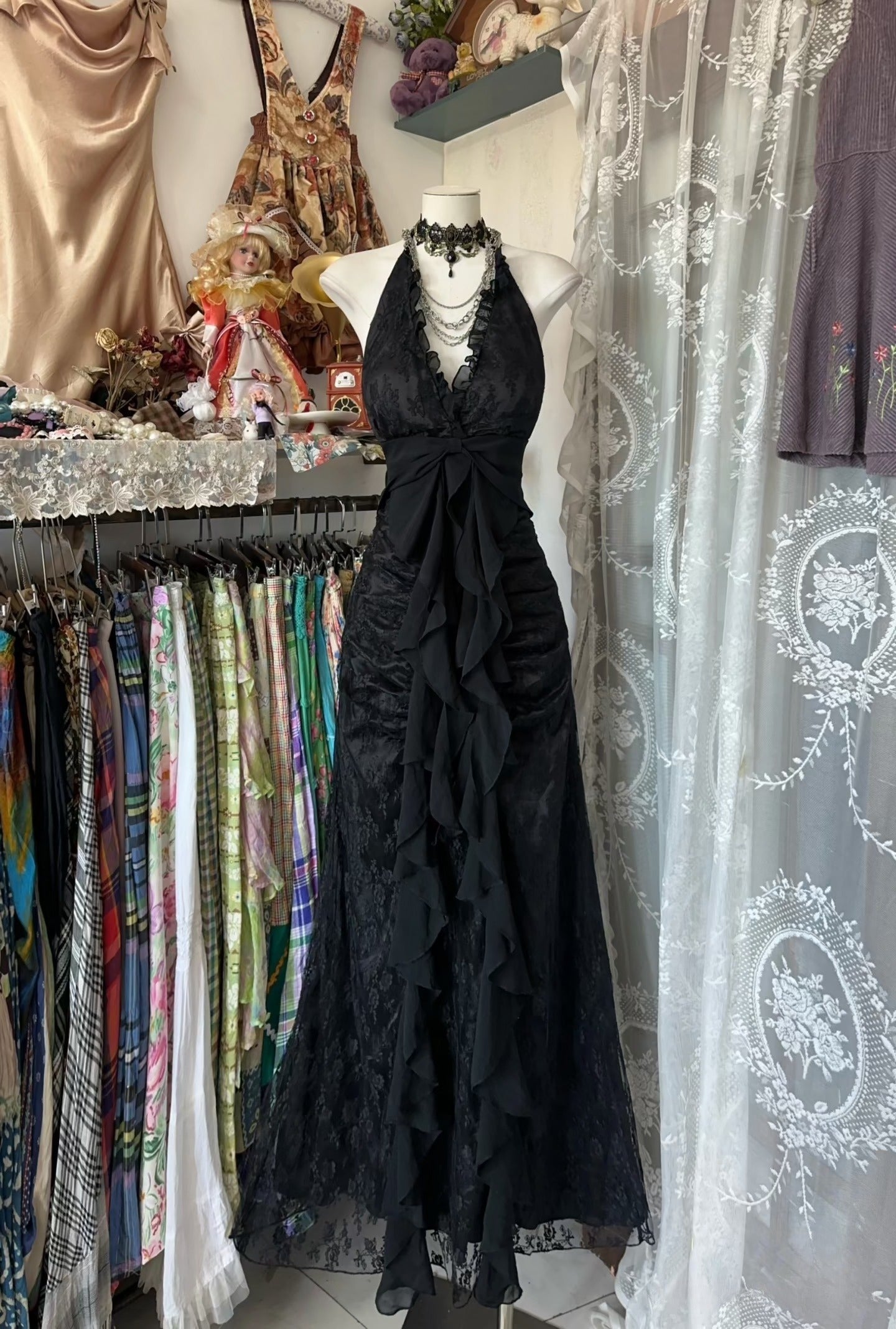 Vintage Mermaid Halter Sleeveless Long Black Lace Evening Dress Prom Dresses Main image