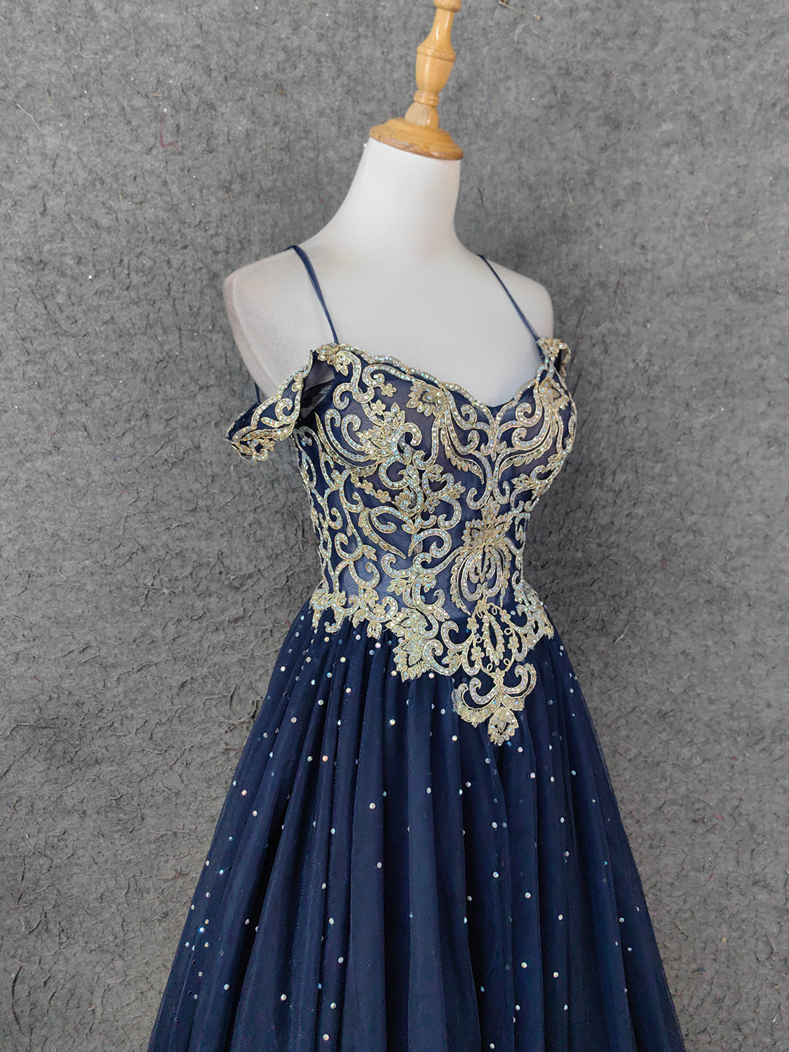 Vintage Navy Blue Off-Shoulder Gold Embroidered Rhinestone Tulle Long Formal Prom Dress