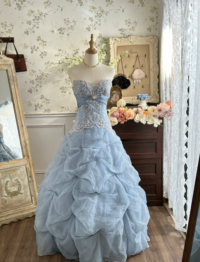 Vintage Princess Light Hazy Blue Strapless Lace Embroidered Tulle Ball Gown Prom Dress Main image