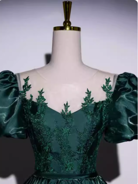 Vintage Royal Emerald Green Crew Neck A-Line Embroidered Satin Long Formal Prom Dress