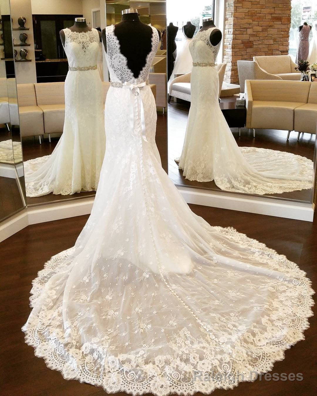 Vintage Scoop Neckline Open Back Lace Mermaid Wedding Dress