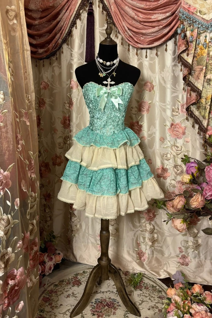 Vintage Strapless Lace Layered A-Line Short Birthday Prom Dresses Homecoming Dresses Main image