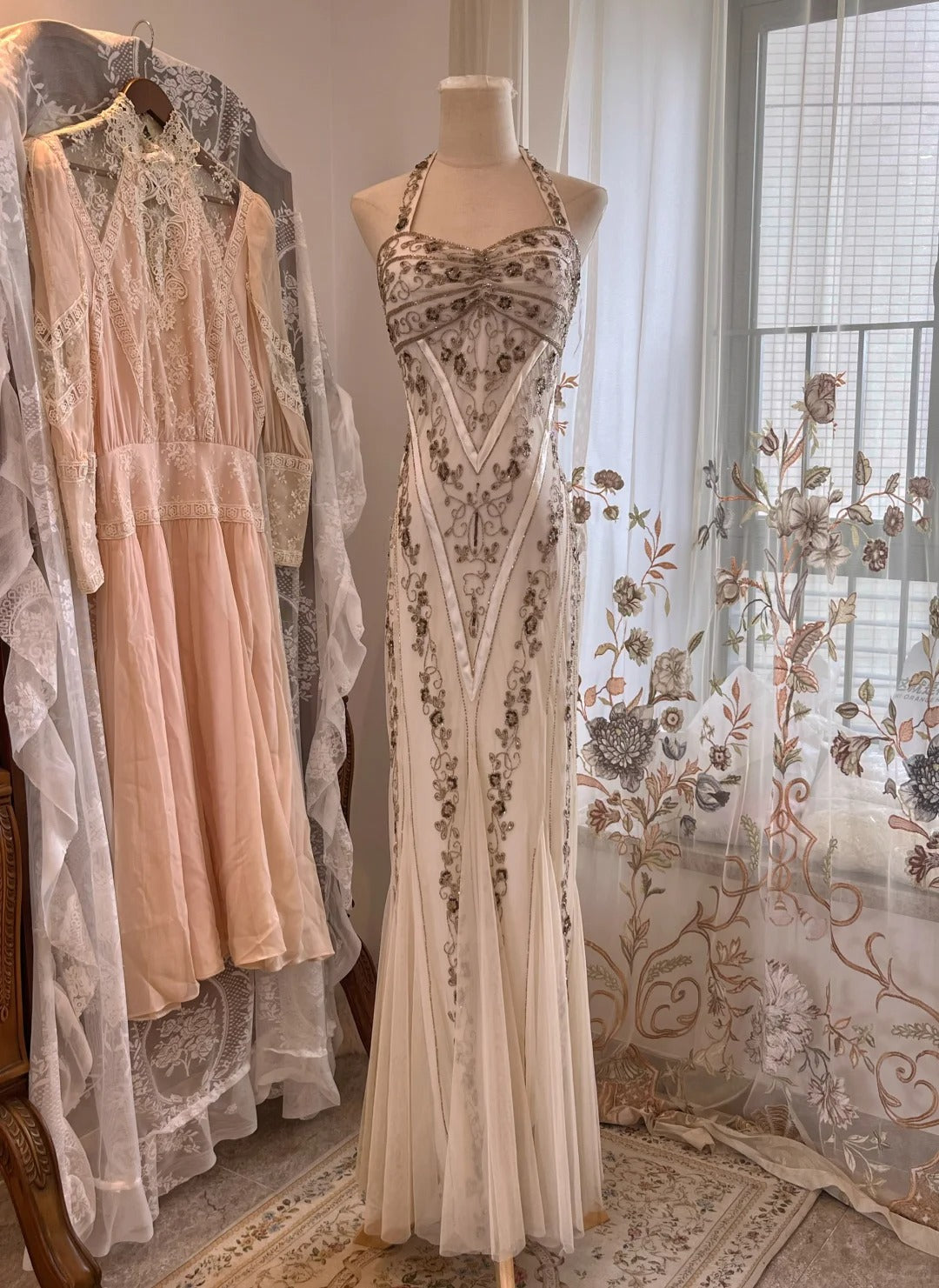Vintage White Mermaid Halter Neck Beaded Backless Tulle Long Formal Prom Dress Main image