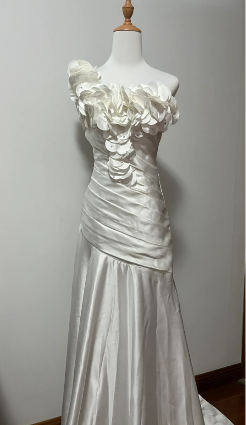 Vintage White Mermaid One-Shoulder Neckline Petal Pleated Satin Long Formal Prom Dress