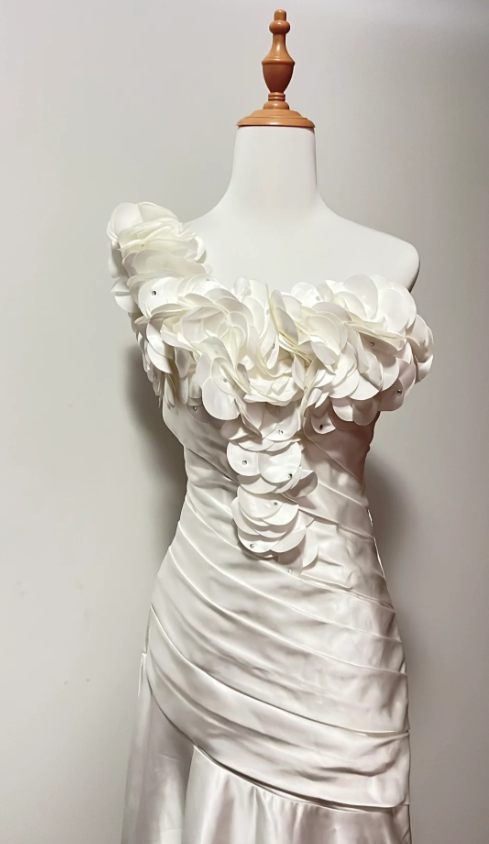 Vintage White Mermaid One-Shoulder Neckline Petal Pleated Satin Long Formal Prom Dress