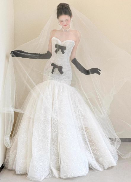 Vintage White Mermaid Sweetheart Neck Bow Lace Tulle Wedding Dress Main image