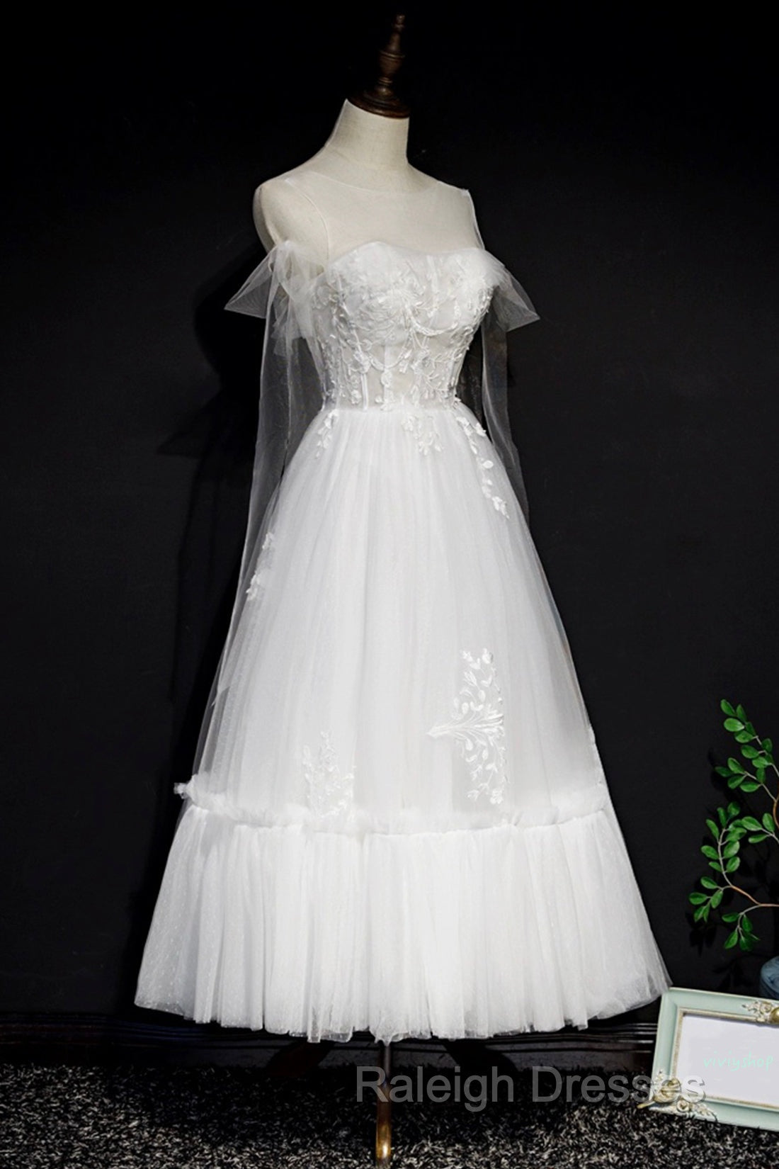 White Lace A-Line Tea Length Prom Dresses