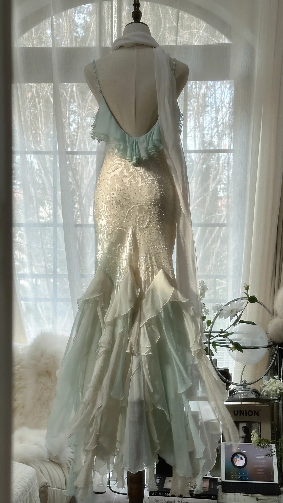 White Mint Green Romantic Fashion Elegant Delicate Beaded Lace Spaghetti Straps Long Tulle Chiffon Ruffle Ball Gown Evening Gown Party Dress