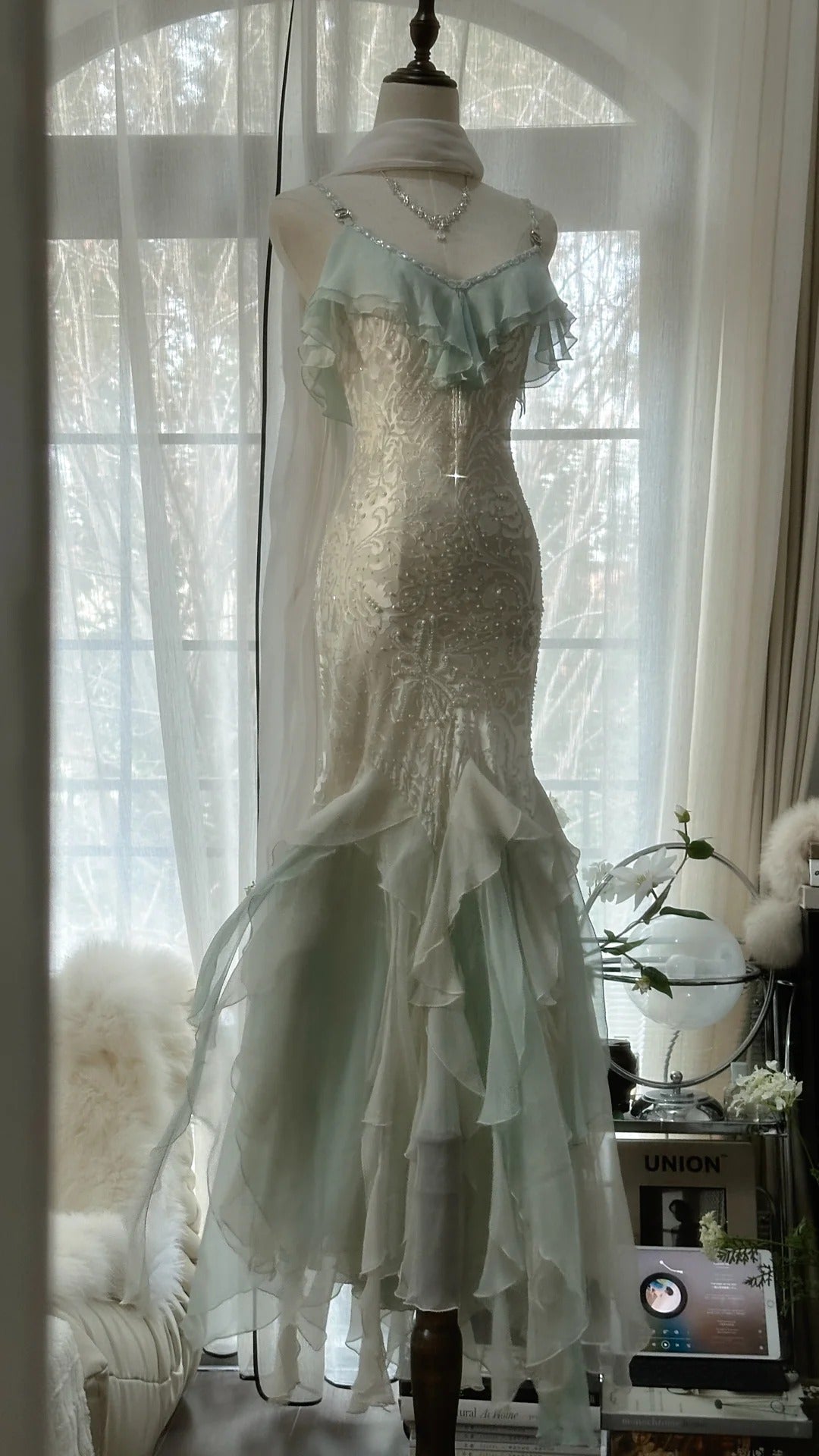 White Mint Green Romantic Fashion Elegant Delicate Beaded Lace Spaghetti Straps Long Tulle Chiffon Ruffle Ball Gown Evening Gown Party Dress