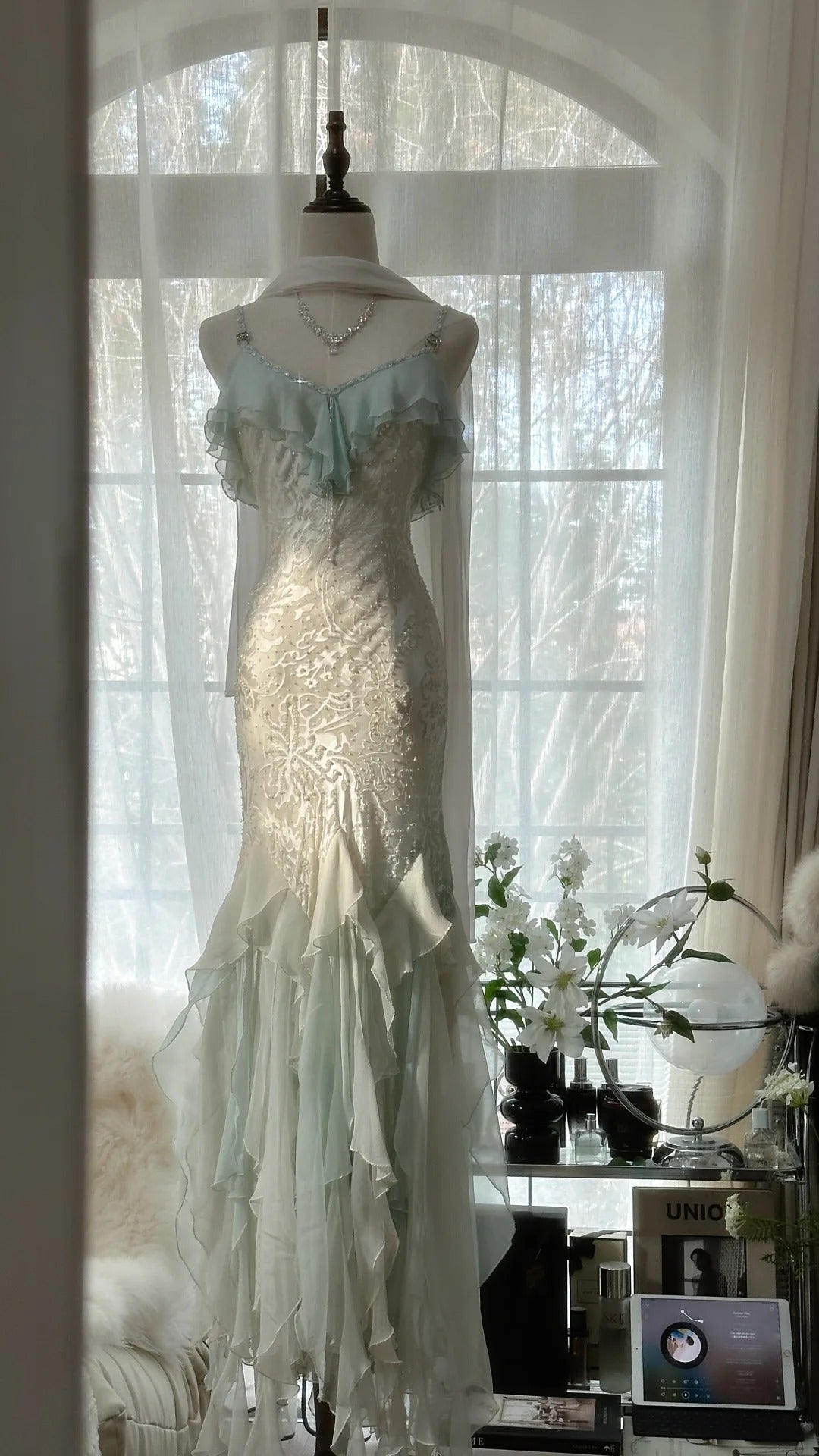 White Mint Green Romantic Fashion Elegant Delicate Beaded Lace Spaghetti Straps Long Tulle Chiffon Ruffle Ball Gown Evening Gown Party Dress