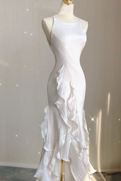White Sheath Halter Backless Wedding Dresses