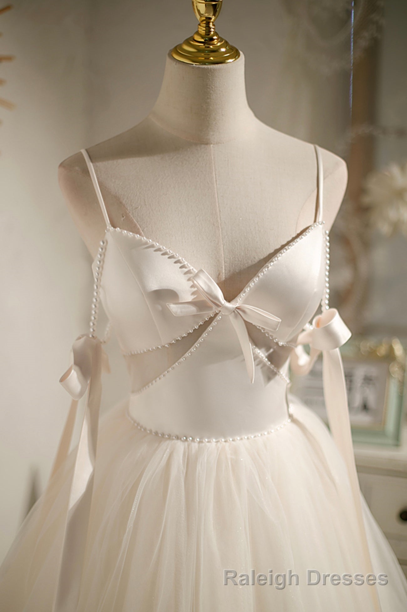White Spaghetti Straps V Neck Tulle Short Homecoming Dress with Bow Secondary image