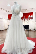 White Tulle Lace Wedding Dresses A-Line V Neck Bridal Dresses With Sweep Train Sleeveless Floor Length