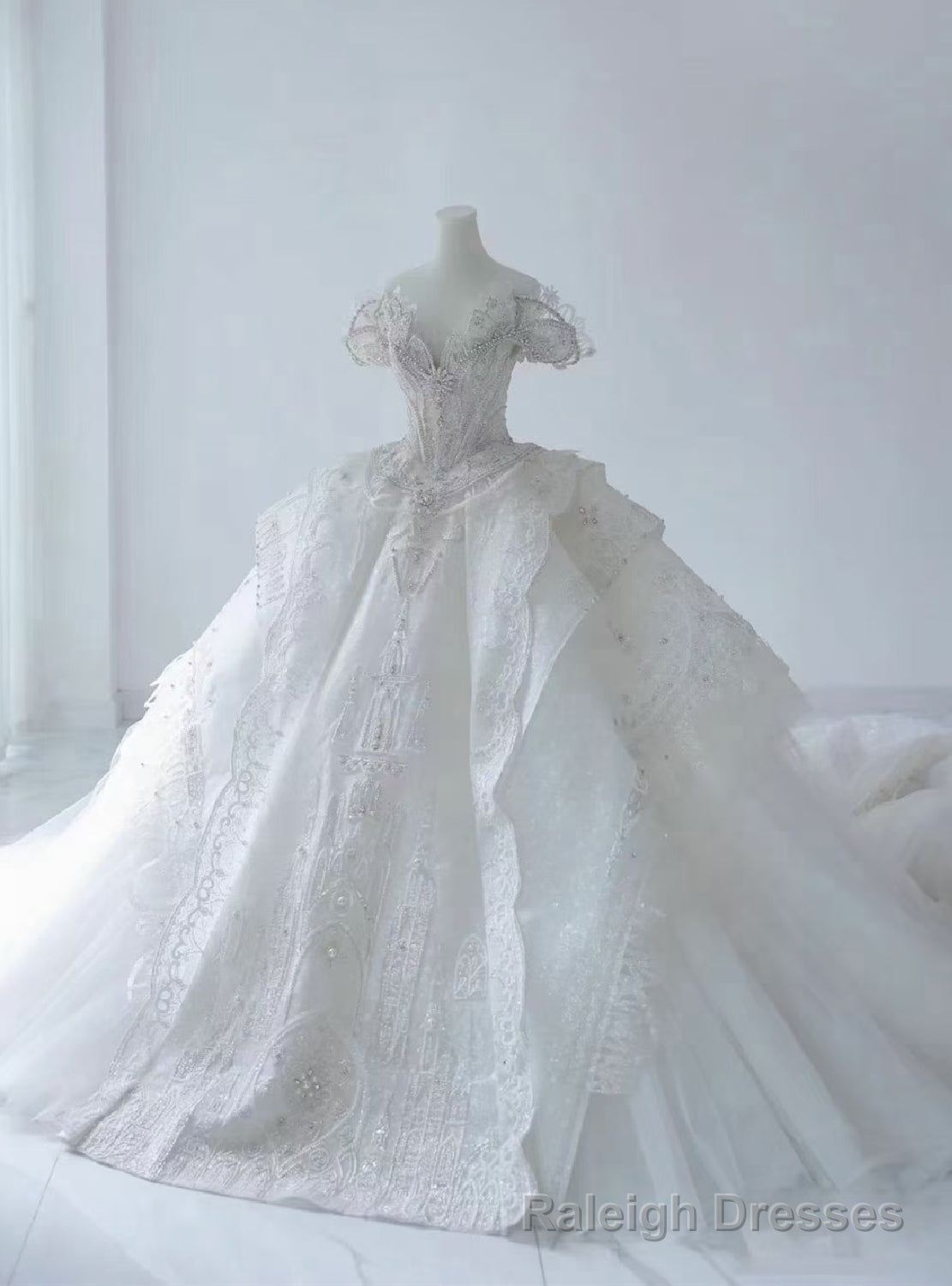 White Tulle Off the Shoulder Appliques Wedding Dress Main image