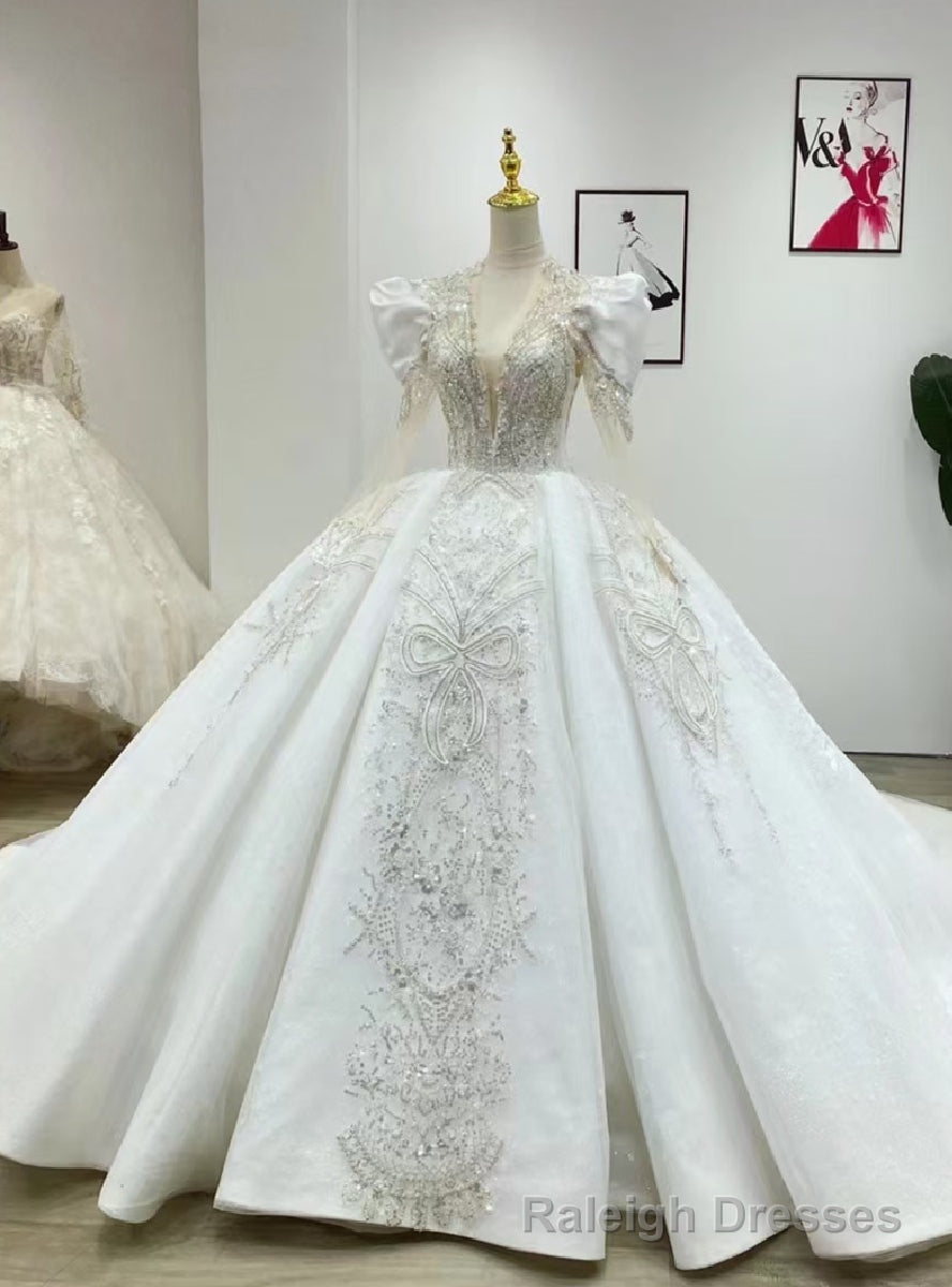 White Tulle V Neck Long Sleeve Appliques Wedding Dress Main image