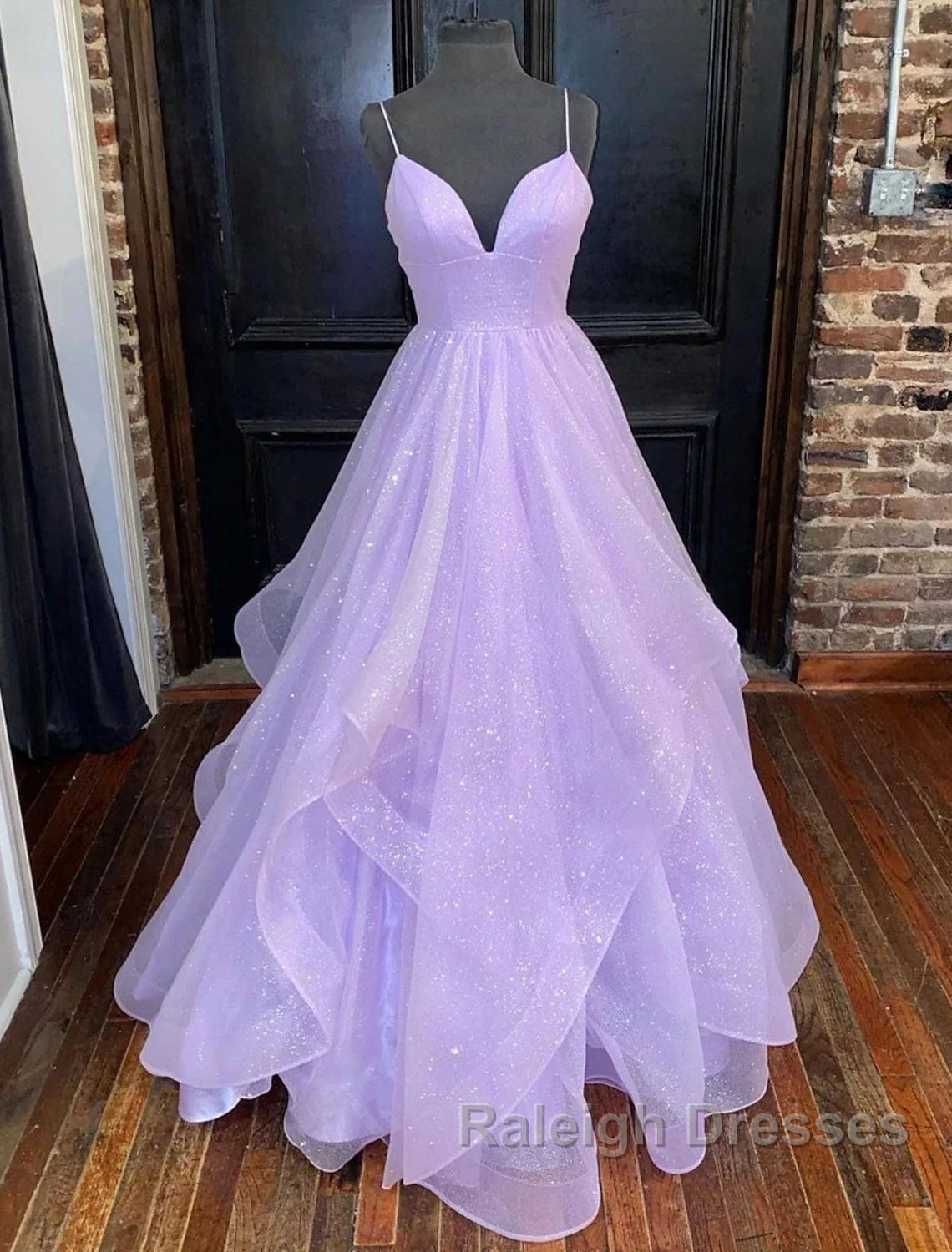 Wholesale  Ball Gown A-Line Prom Dresses Sparkle & Shine Dress Formal Wedding Party Floor Length Sleeveless Sweetheart Tulle Backless With Pleats Ruffles Secondary image