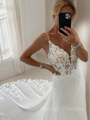 A-Line/Princess V-neck Chapel Train Chiffon Wedding Dresses With Appliques Lace