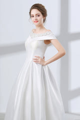 A-Line White Satin Lace da abiti da sposa delle spalle