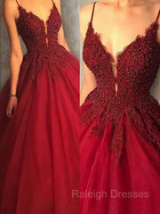 Ball Gown Spaghetti Straps Sweep Train Tulle Prom Dresses With Appliques Lace