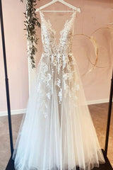 Classy Long A-line Tulle Appliques Lace Wedding Dress