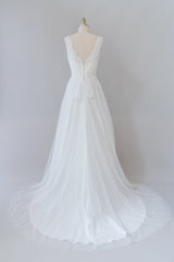 Long A-line V-neck Lace Tulle Backless Wedding Dress
