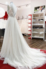 Modest Long A-line V-neck Tulle Ruffles Backless Wedding Dresses With Lace