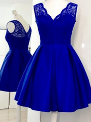 Royal Blue Satin Short mit Spitzen-Homecoming-Kleidern mit Spitzen V-Ausschnitt