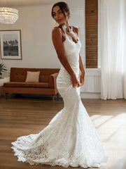 Sheath/Column V-neck Court Train Lace Wedding Dresses