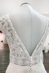 Simple Long A-line V-neck Tulle Appliques Lace Wedding Dress