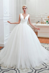 Simple bianco a linea a V Neck Open Back Tulle Wedding Dresses