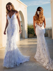 Trumpet/Mermaid V-neck Court Train Lace Wedding Dresses